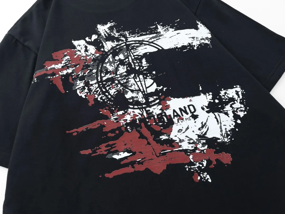 W629#P110💰 [Stone lsland/Stone Island summer new short-sleeved T-shirt with broken printed pattern on the chest] ⚠️[Original creation with high control of details] - Made of 260g combed cotton 32-count double yarn, soft and comfortable to the touch, sweat-absorbent and breathable. - Simple basic and versatile style, original quality, the first choice for couples. - Made in a large factory, four needles and five threads on the shoulder, neatly arranged, high quality workmanship. - Same style for men and women. Very versatile, one piece for everyone, details are clearly visible. Color: Black White Size: M L